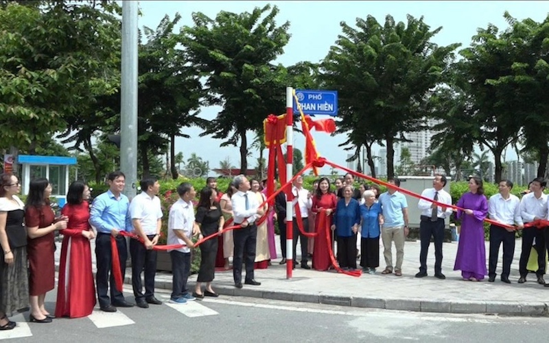 Lễ gắn biển tên 2 tuyến phố Phan Hiền và Phạm Khắc Hòe tại Hà Nội